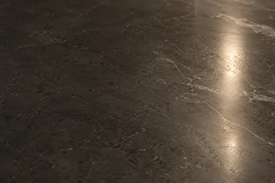 Hall di un hotel illuminata con luce calda