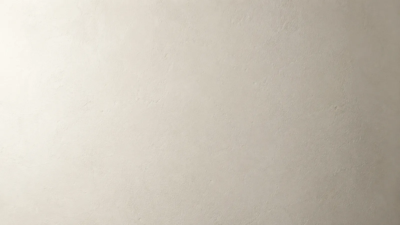 Sala d’attesa luminosa con luce diffusa e confortevole